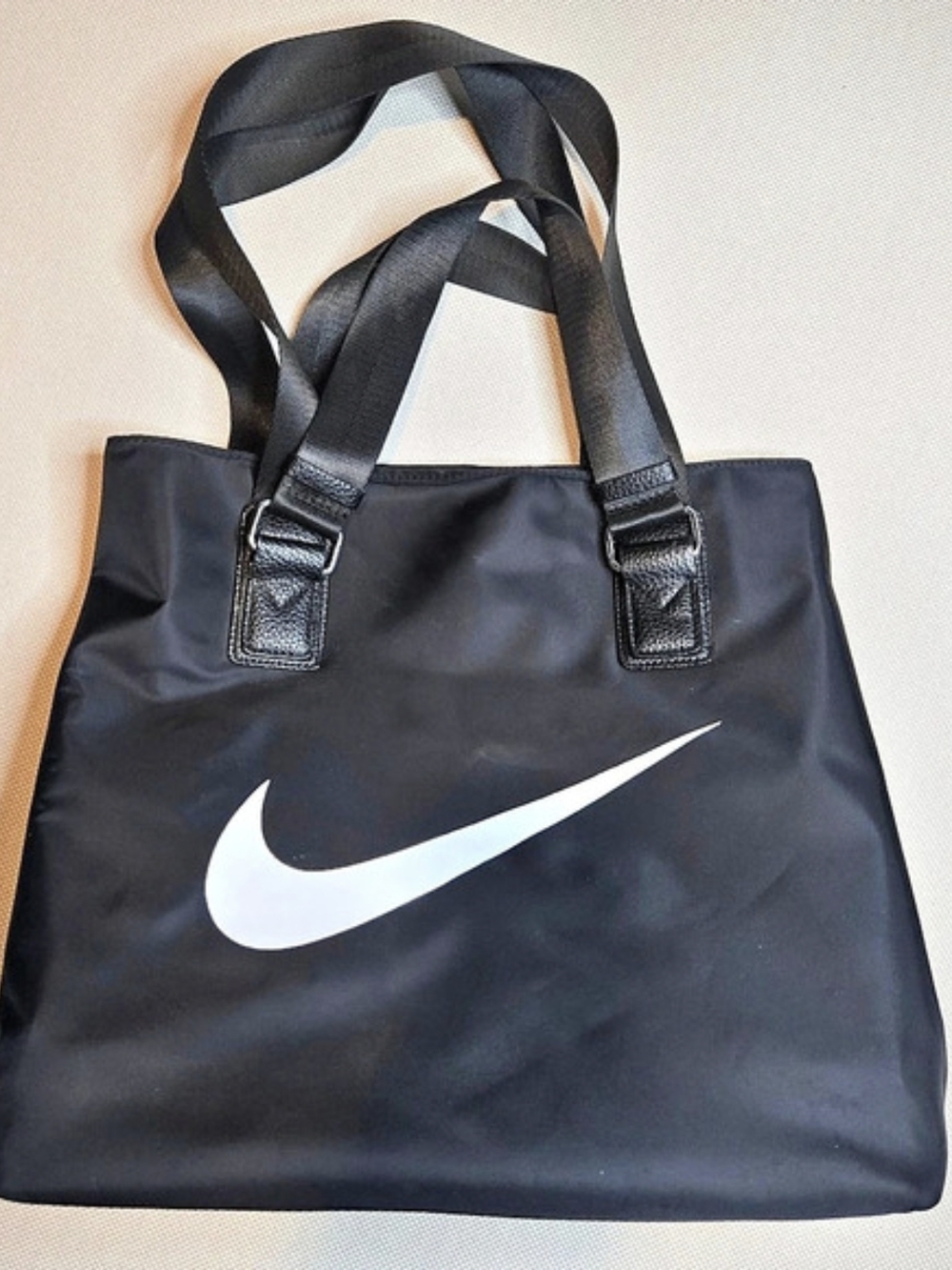 Nike Black Nylon Tote Gym Bag Zipper Double Strap Handle 13" x 14" x 7"